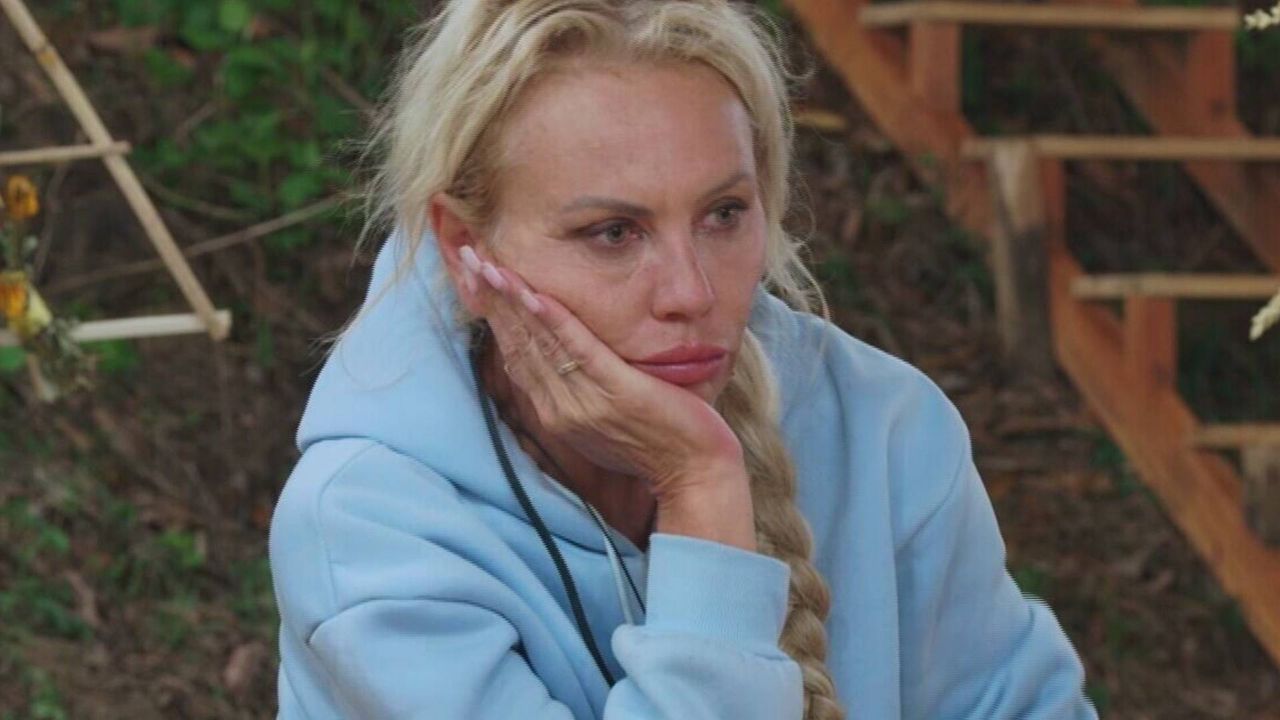 "Królowa przetrwania". Monika Jarosińska w ogniu krytyki widzów. Grzmią: "Znana tylko z afery z Dodą"