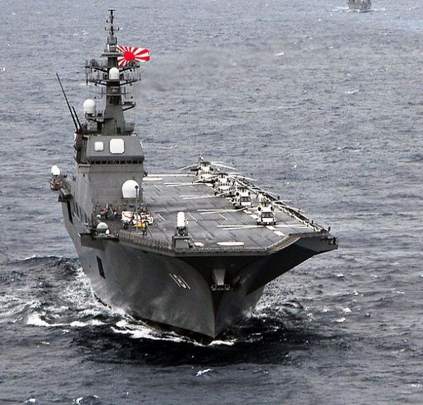 Japonia też buduje lotniskowce 3