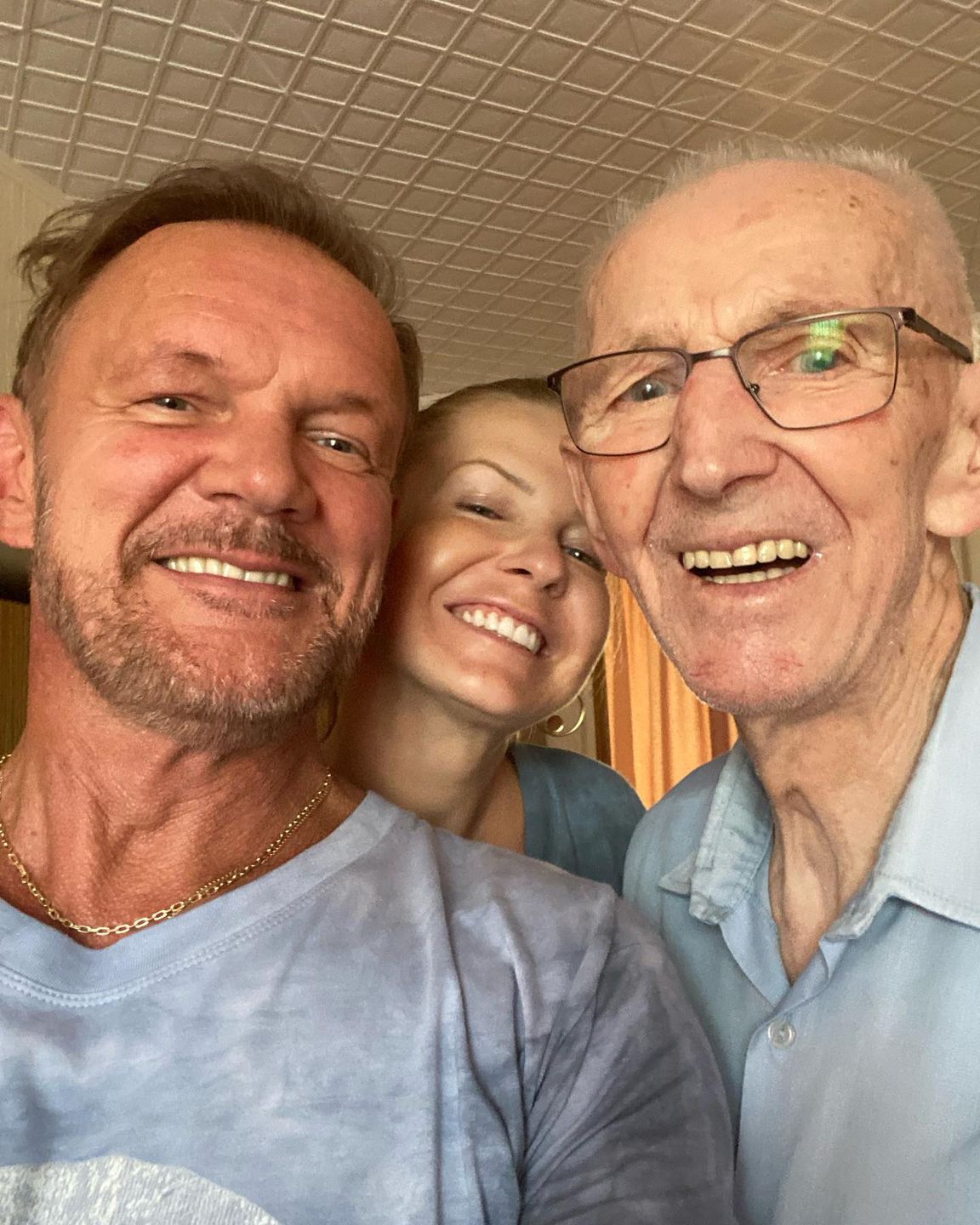 Cezary Pazura z żoną i ojcem