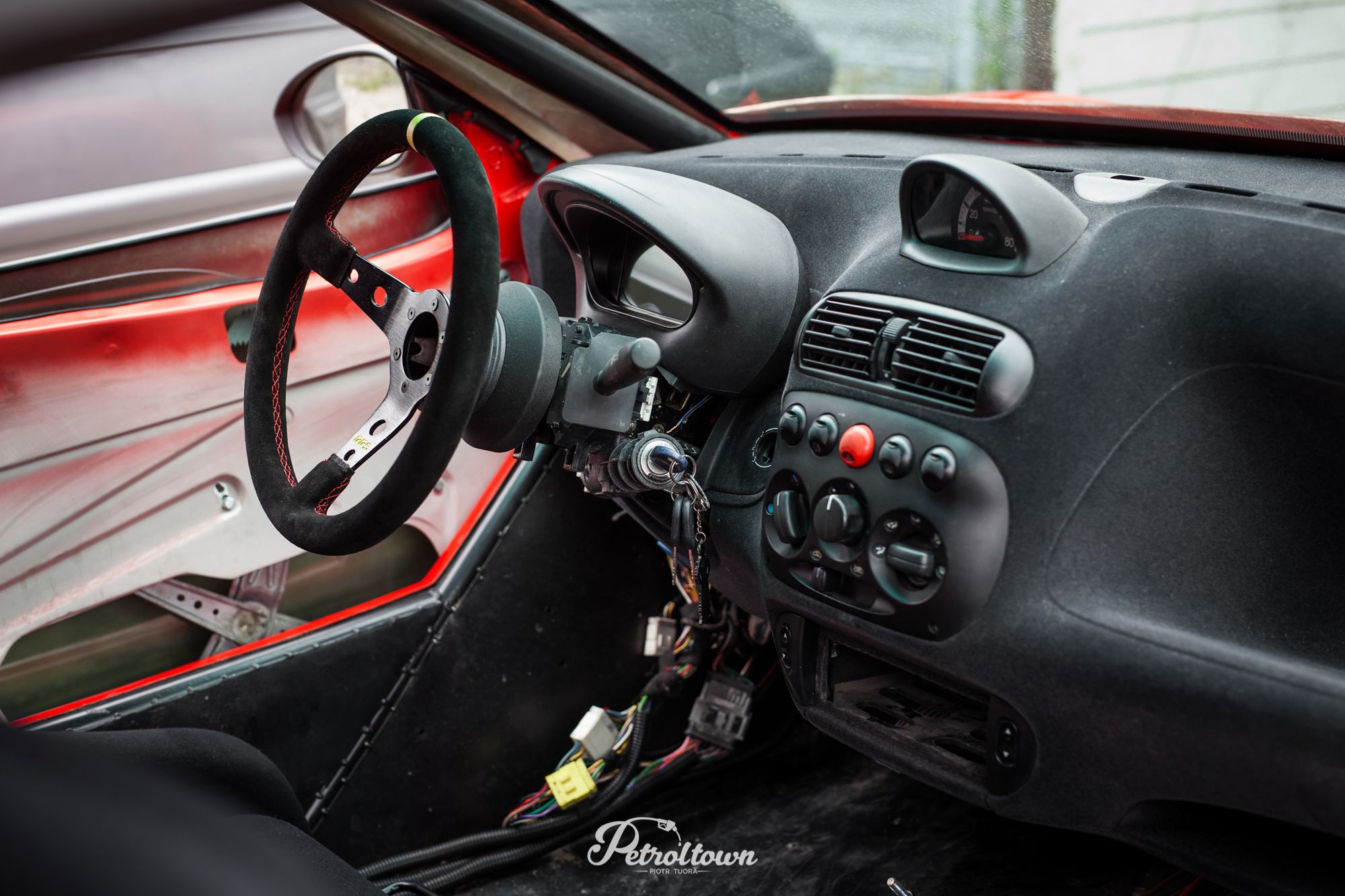 Deska rozdzielcza Kozmo, podobnie jak wiele elementów, pochodzi z Fiata Seicento