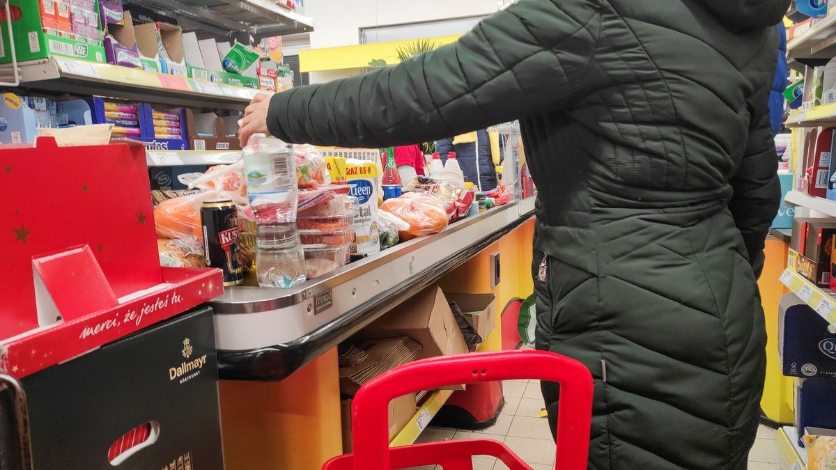 reporter_baza_2022-01
02.01.2022 Lodz. Zakupy w Biedronce. Drastyczna podwyzka cen artykulow spozywczych.   Fot. Tadeusz Wypych/REPORTER
Tadeusz Wypych/REPORTER