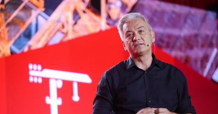 "Nieudany żart". Biedroń zabrał głos po wpisie