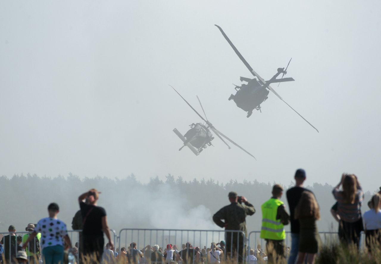 "Niewiele brakowało, by doszło do kolizji". Popisy pilotów Black Hawków