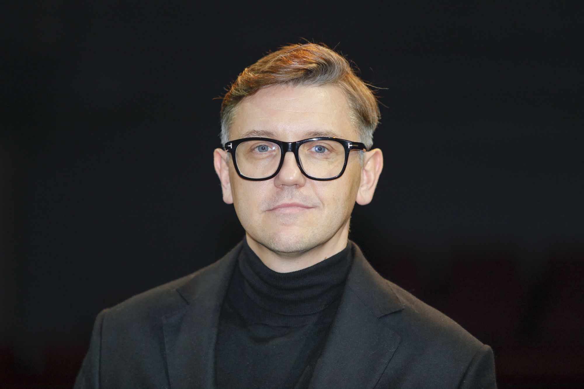 lipiec 2021, okulary, okulary w czarnych oprawkach, portret, przedstawienie, spektakl, Teatr, Krzysztof Czeczot