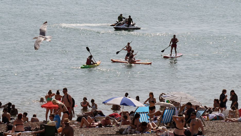 BRIGHTON, ENGLAND - JULY 23: Brighton beach is rammed with holiday makers on the hottest day of the year on July 23, 2019 in Brighton, England . (Photo by Mike Hewitt/Getty Images)