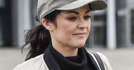 Kasia Cichopek odsłoniła nogi w drodze na "śledzika". Fani nie są zachwyceni