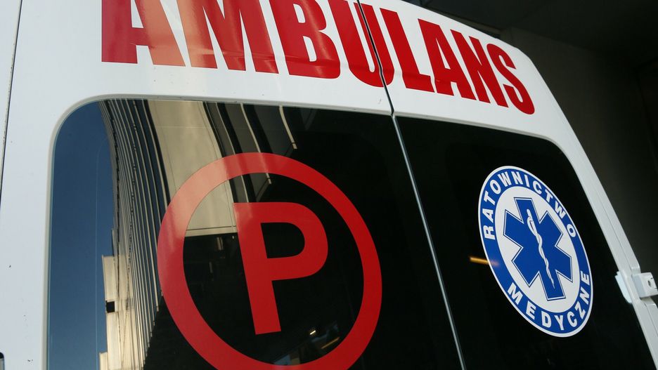 Wypadek pod Siedlcami. Kierowca zakleszczony w aucie