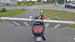 Świecie: Wiózł drzwi na motorowerze. Interweniowała policja