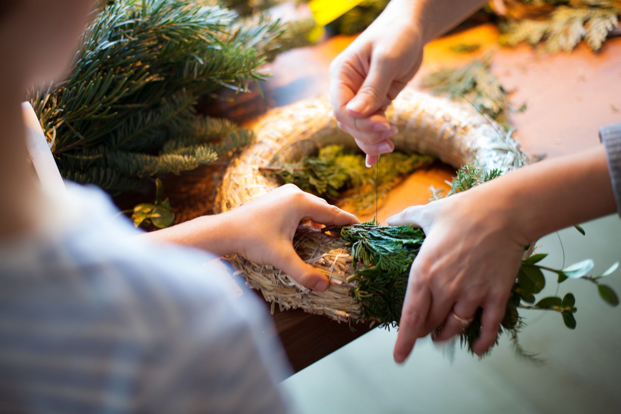 Przygotowanie wieńca adwentowego