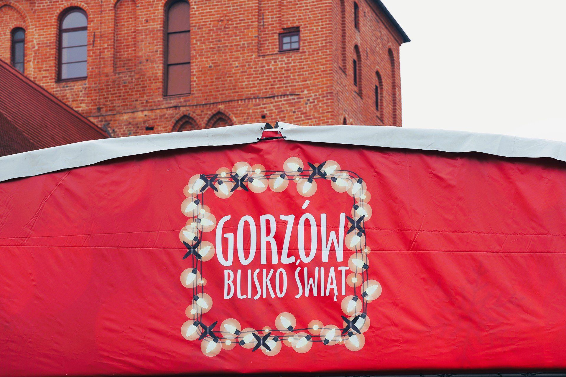 Na gorzowskich ulicach, placach i skwerach już trwa wielkie strojenie.