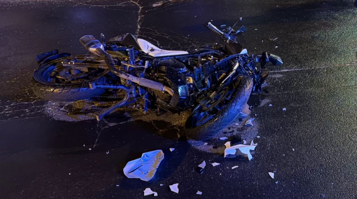 Zderzenie w Poznaniu. Motocyklista i kierowca osobówki zderzyli się wieczorem