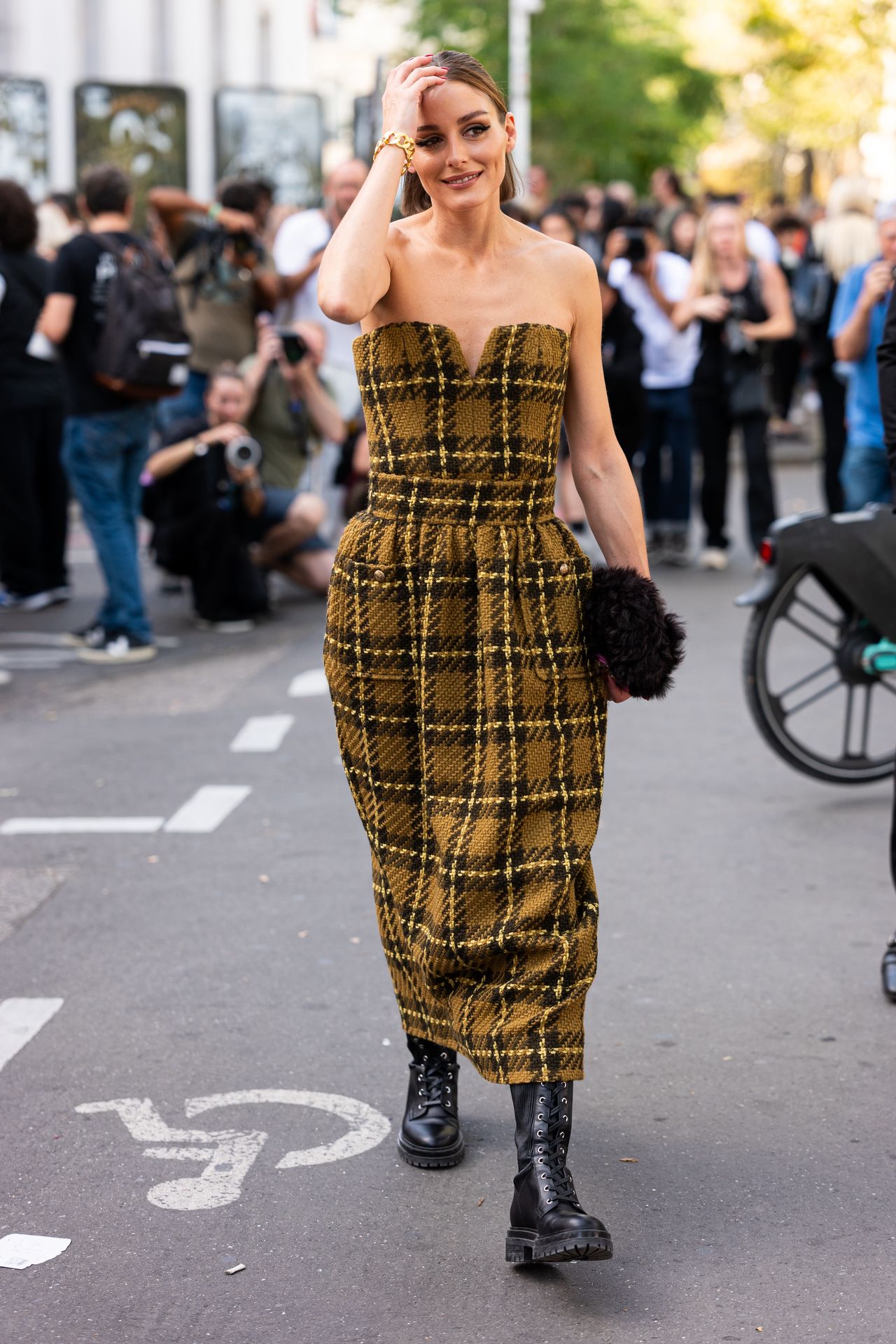 Street style na PFW 2023. Olivia Palermo w długiej sukience