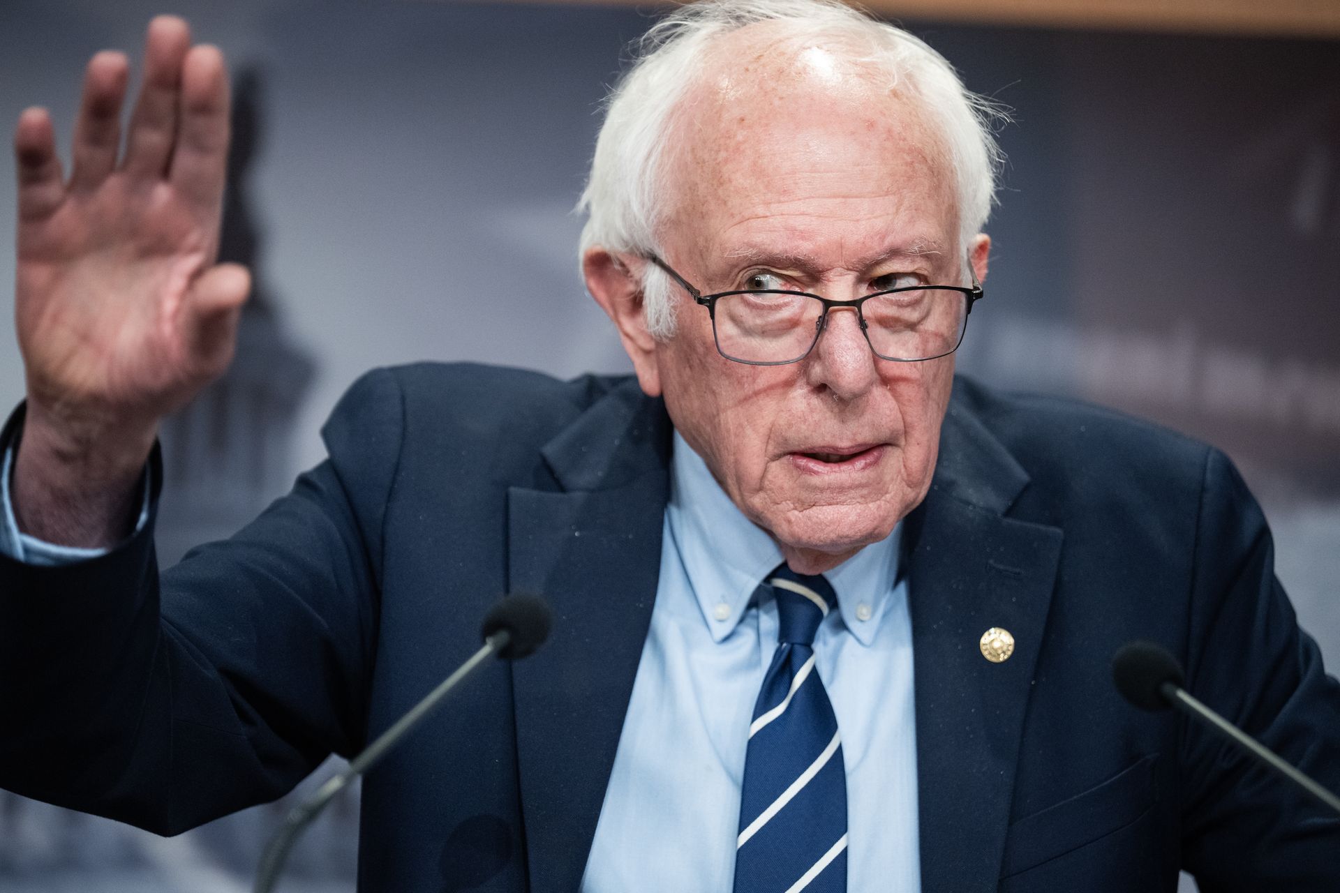 Amerykański senator kontra AI. Bernie Sanders przesłuchuje Claude'a