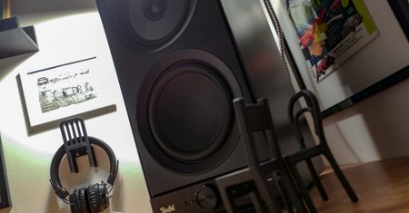 Test głośników Teufel Stereo M: bogactwo możliwości zamknięte w tradycyjnej formie