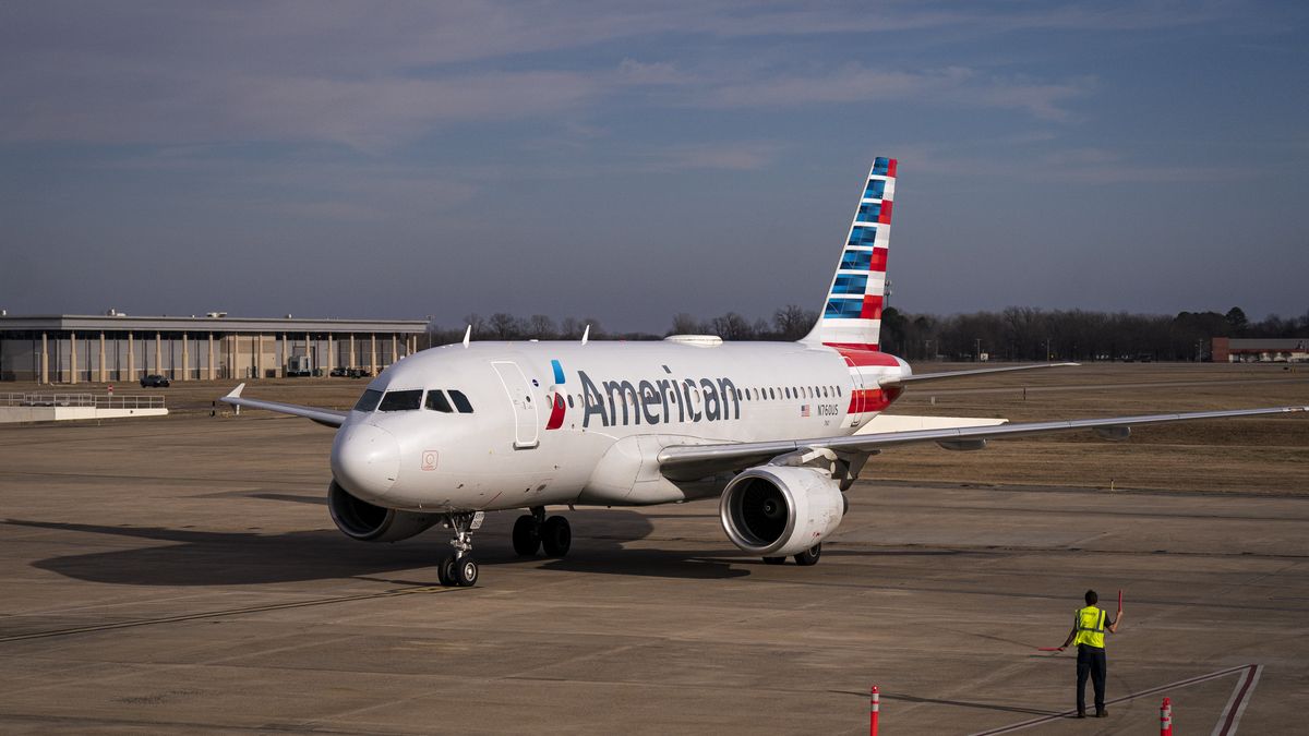 Na zdjęciu samolot American Airlines
