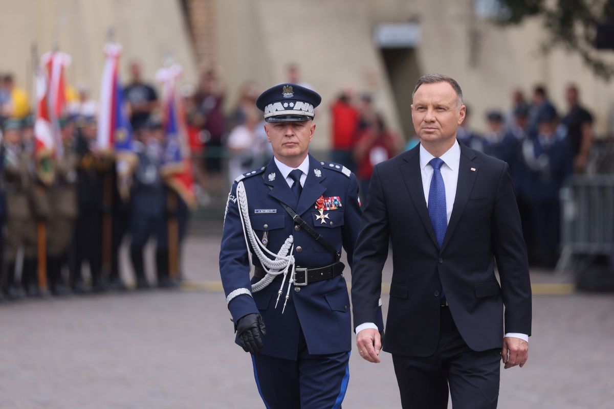 Prezydent Andrzej Duda (z prawej) i Komendant Główny Policji Jarosław Szymczyk