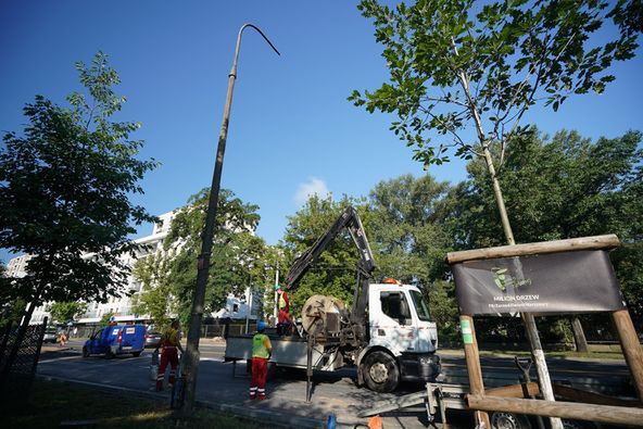 Warszawa. Ulica Sokratesa przechodzi zmiany, Jeszcze kilka miesięcy i przestrzeń ta zmieni się nie do poznania (Miasto Stołeczne Warszawa)