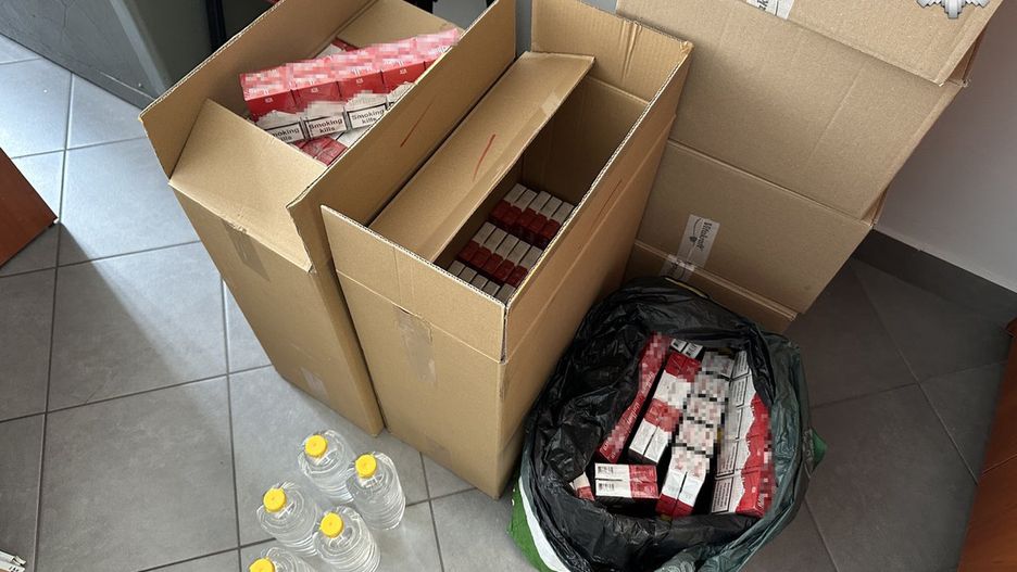 Próba korupcji i handel nielegalnym towarem