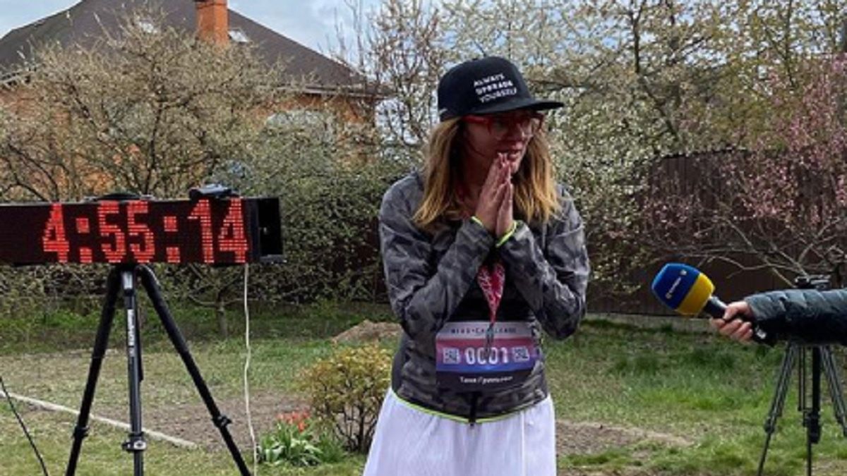 Ukrainka zdecydowała się przebiec maraton wokół swojego domu 