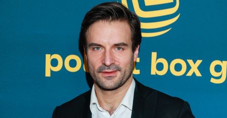 Piotr Stramowski całuje się z nową ukochaną w charakteryzacji na Jokera: "Ostatni klaps za nami..."  (ZDJĘCIA)