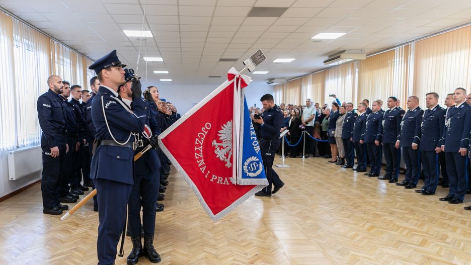 Według danych na 1 czerwca 2025 roku stan zatrudnienia w kujawsko-pomorskiej policji wynosi 4899 funkcjonariuszy.