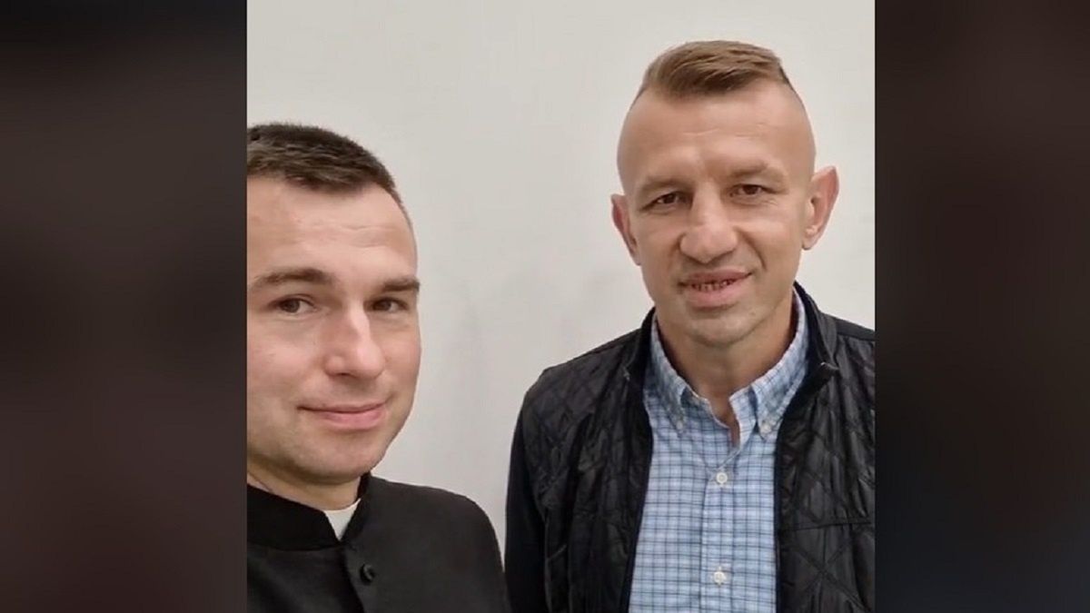 Tomasz Adamek zdradza księdzu swoją tajemnicę. To robi po przebudzeniu. 