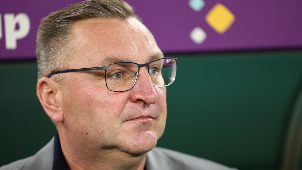 DOHA, QATAR - DECEMBER 04: Czeslaw Michniewicz the head coach / manager of Poland during the FIFA World Cup Qatar 2022 Round of 16 match between France and Poland at Al Thumama Stadium on December 4, 2022 in Doha, Qatar. (Photo by Matthew Ashton - AMA/Getty Images)