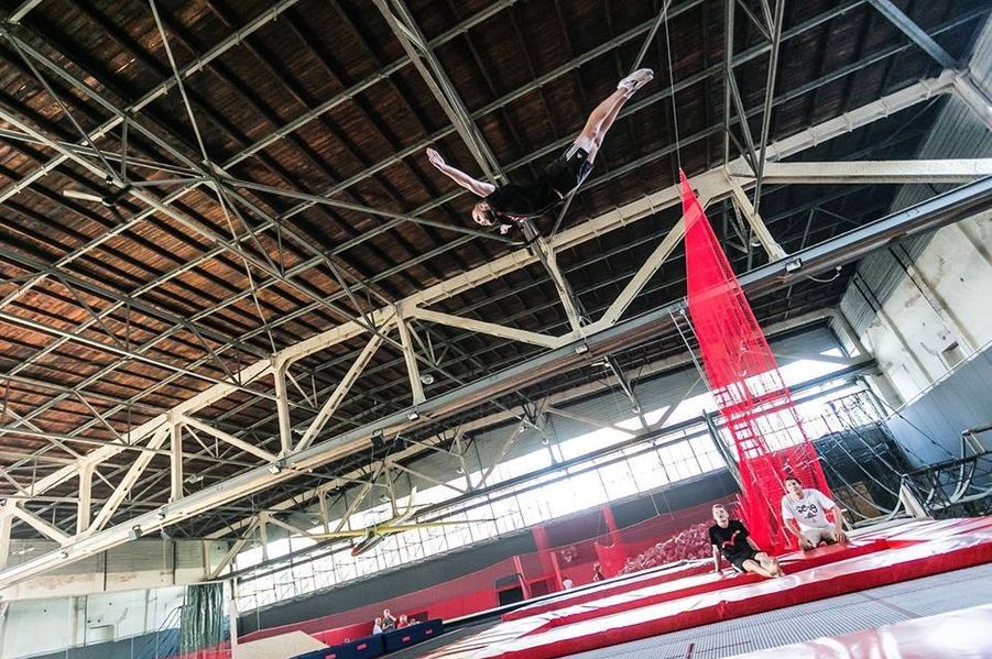 Oderwij się od ziemi. Park trampolin otwiera się dla warszawiaków