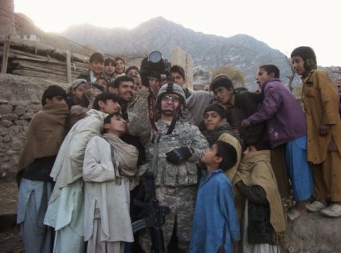 Afgańscy wojownicy sfilmowaniu Canonem 5D Mark II