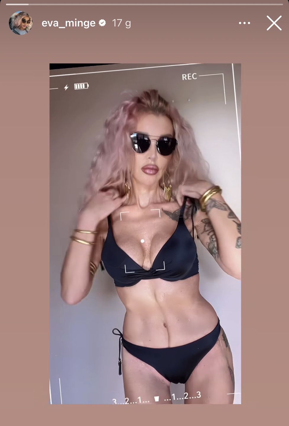 Ewa Minge wygina się w bieliźnie