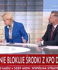 Kuriozalna sytuacja na antenie TVP Info. "Proszę mnie nie kopać!"