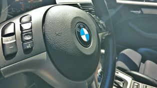 Udawali, że chcą kupić auto. Próba kradzieży BMW w Pionkach