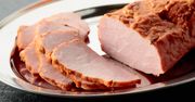 Szynkę gotuję zawsze w ten sposób. Wychodzi soczysta, delikatna i krucha