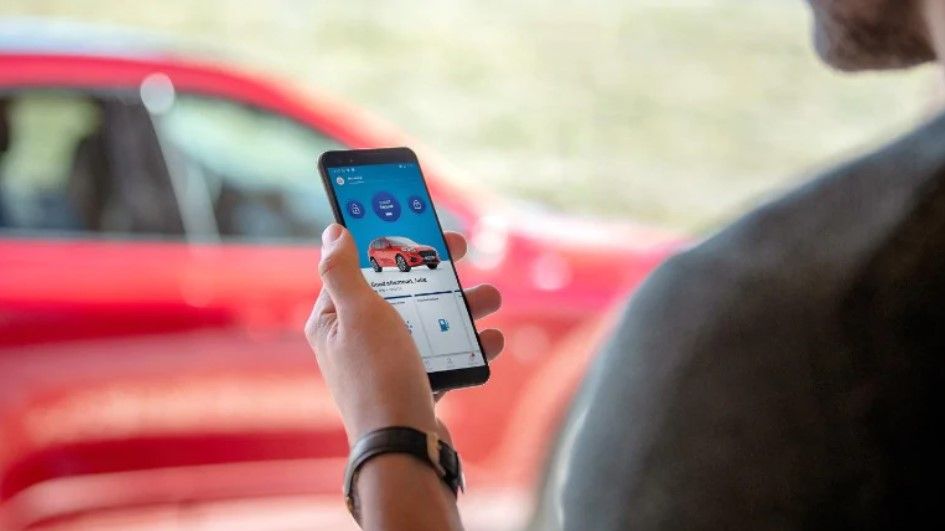 Ford Kuga Hybrid – prezentacja: Niezwykle udany napęd hybrydowy i sterowanie aplikacją 7