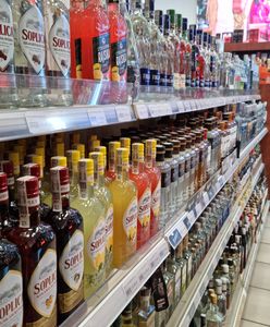 Za kołnierz nie wylewamy. Polacy wydali w ub. roku rekordową kwotę na alkohol