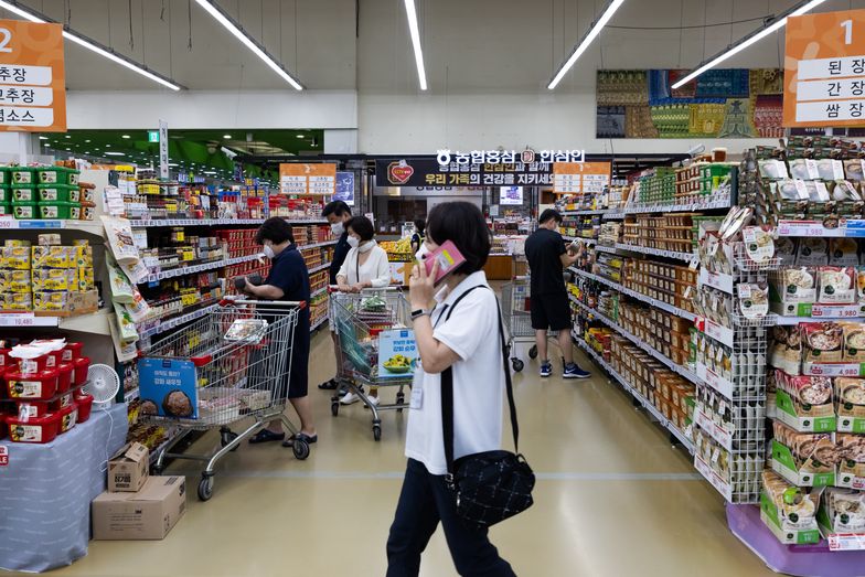 Malejące produkty w sklepach. Korea Południowa wprowadza karę