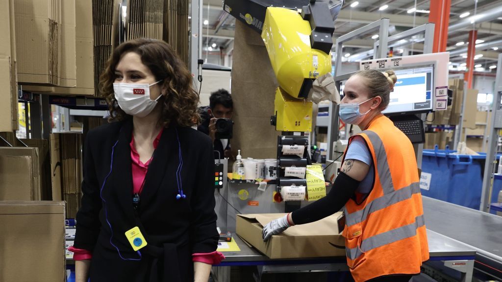 W ciągu ostatnich 12 miesięcy Amazon ponad dwukrotnie zwiększył maksymalne wynagrodzenie podstawowe dla pracowników korporacyjnych