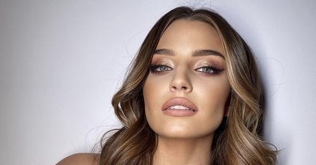 Julia Wieniawa w letniej sukience. Taki model dostaniecie w większości sieciówek