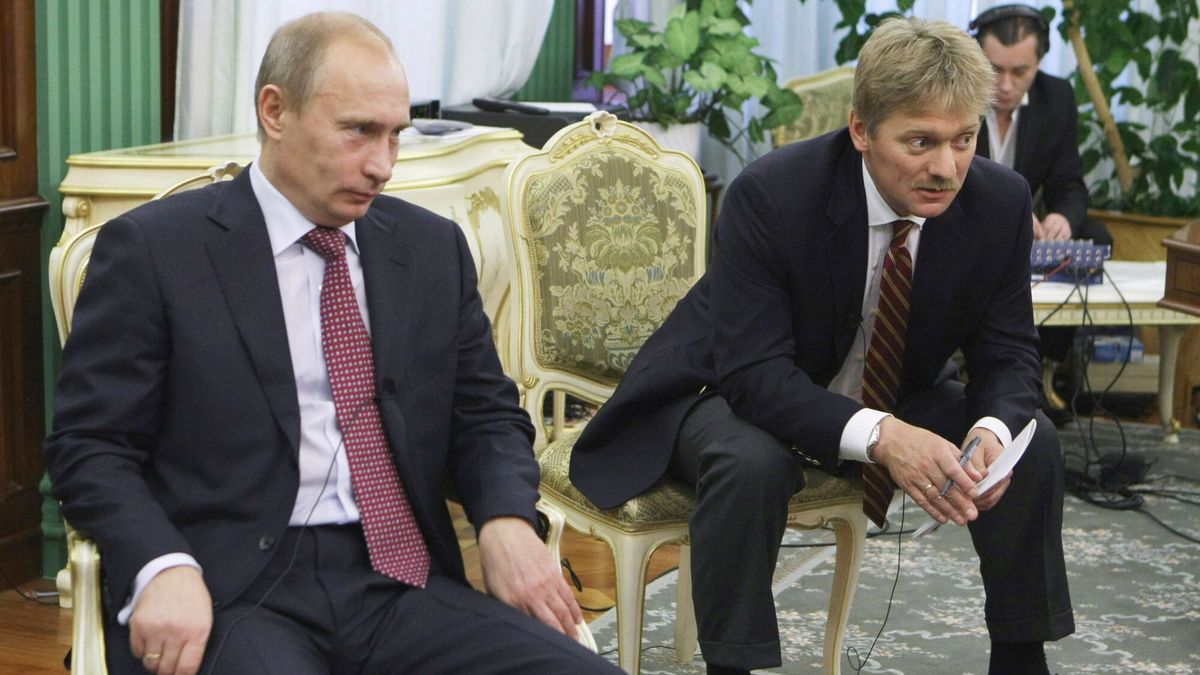 Władimir Putin oraz rzecznik Kremla Dmitrij Pieskow 