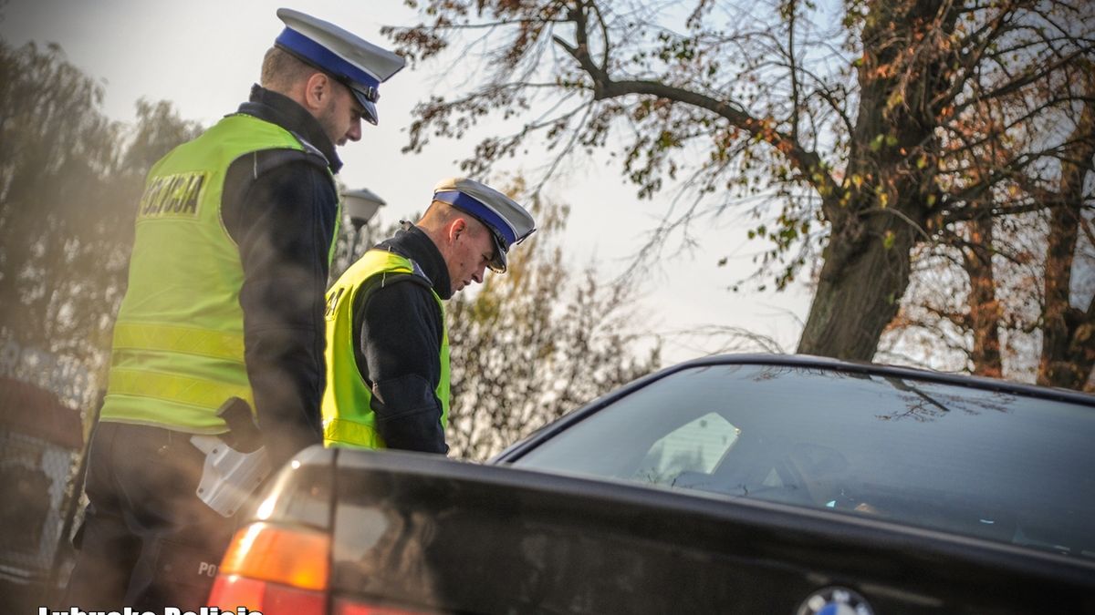 Zakaz prowadzenia pojazdów mechanicznych dotyczy prowadzenia wszędzie, nie tylko na drogach publicznych (zdjęcie ilustracyjne niezwiązane z tematem)