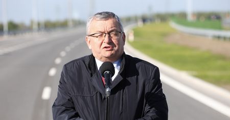 Wydali 1,5 miliona na hotele i gastronomię. Wiceminister reaguje
