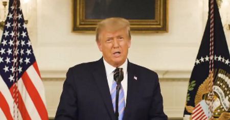 Ale miał minę. Trump trafił do aresztu. Zdjęcie z kartoteki hitem