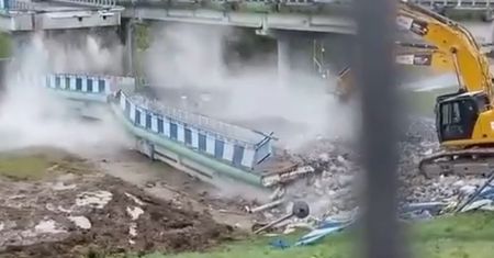 Katastrofa w Koszalinie. Wiadukt runął na auto, zostało zmiażdżone