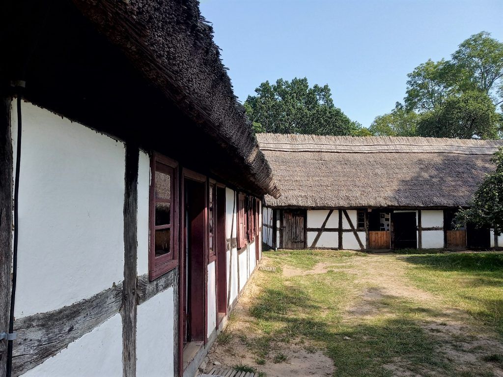 muzeum wsi słowińskiej w klukach