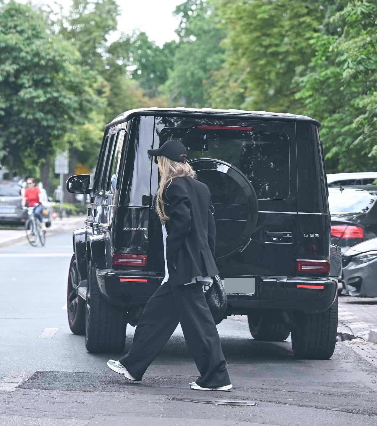 Ewa Chodakowska eksponuje kaloryfer na ulicach Warszawy