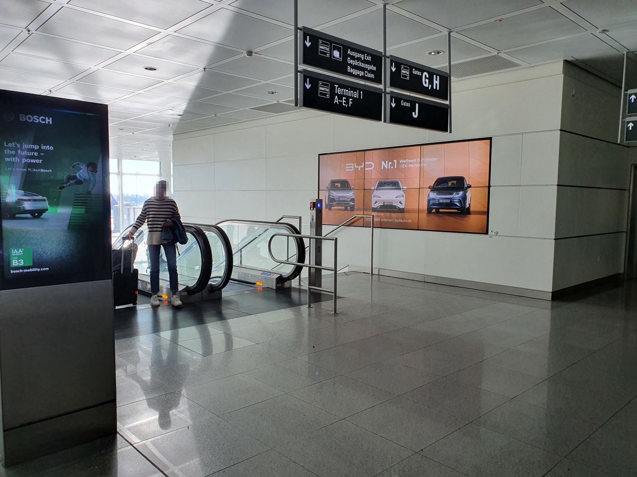 Na lotnisku w Monachium nie sposób było przeoczyć reklamę marki BYD.