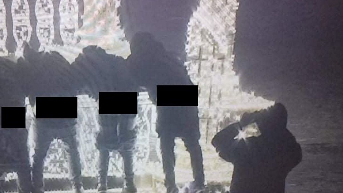 Mężczyźni pozowali...bez spodni. 