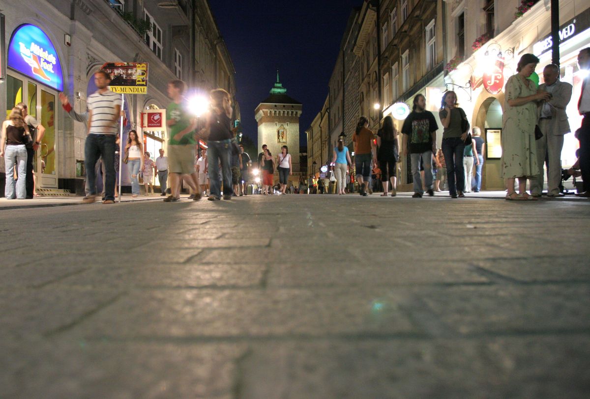 Krakowska ulica Floriańska nocą