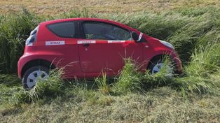 Gostyń: Citroen w rowie, światła włączone, a kierowcy brak. Taką sytuację zastały służby