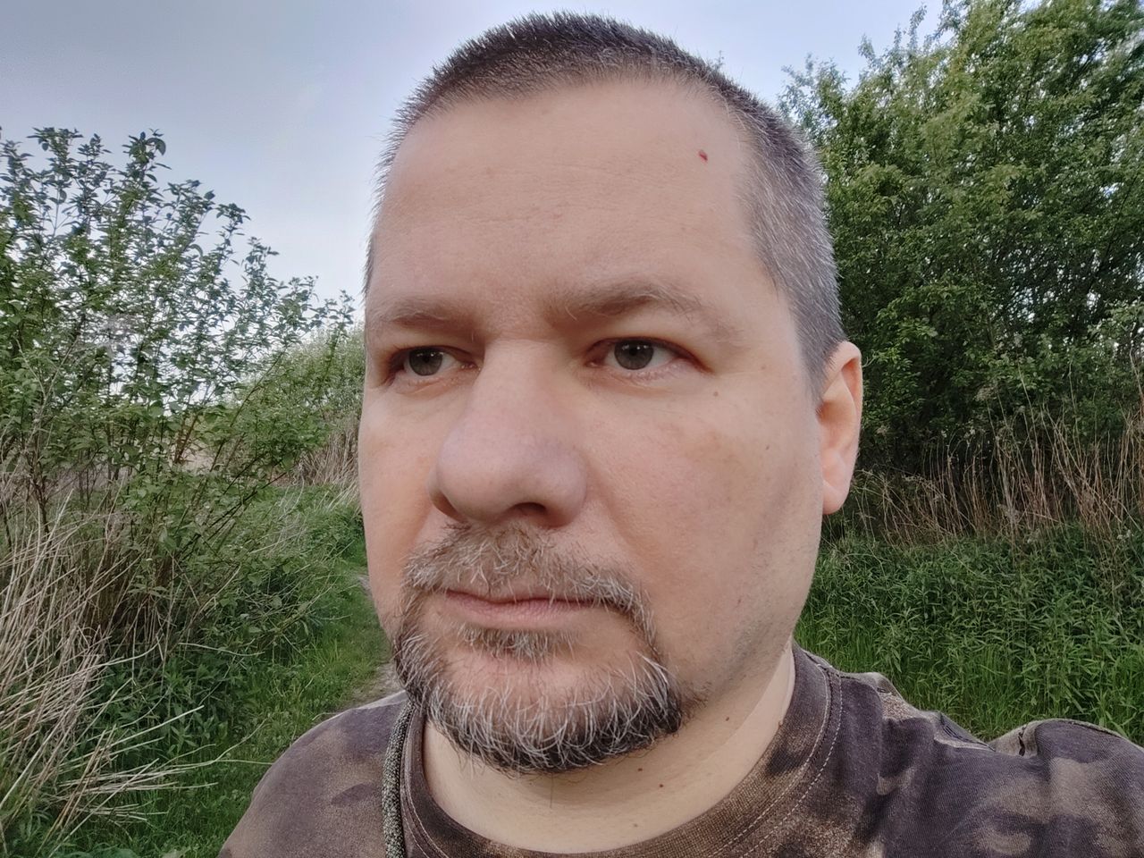 Zdjęcia z przedniego aparatu przy różnej odległości od obiektywu